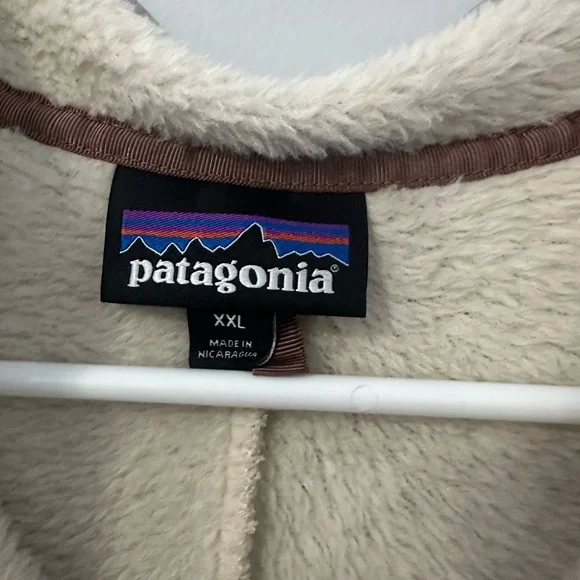 Patagonia Women's Cream Teddy Jacket - Picture 4 of 5